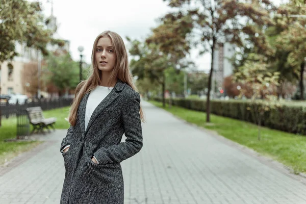 Pretty Woman Grey Wool Coat Standing Alley Looking Camera — Fotografia de Stock