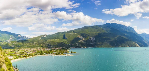 Flygfoto Över Populära Turistiska Byarna Linfano Och Torbole Vid Norra — Stockfoto