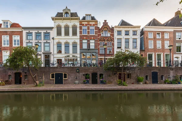 Casas Holandesas Tradicionales Calles Puentes Durante Atardecer Canal Oudegracht Centro — Foto de Stock