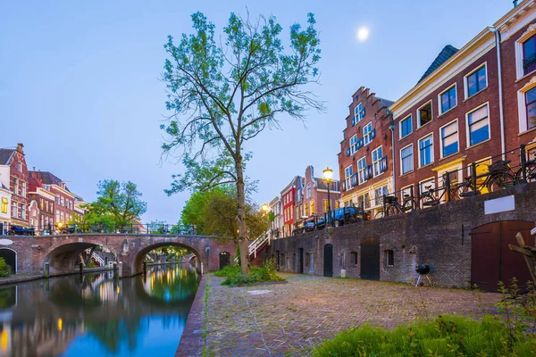 Casas Holandesas Tradicionales Calles Puentes Durante Atardecer Canal Oudegracht Centro — Foto de Stock
