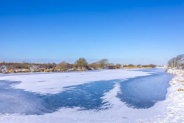 Снежный Ледяной Зимний Пейзаж Кыргызстане Waterleidingduinen Ясное Голубое Небо — стоковое фото