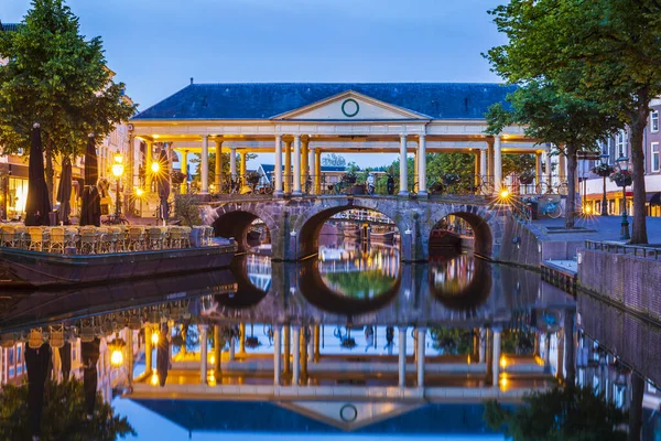 Histórico Turístico Ciudad Holandesa Leiden Ayuntamiento Koornbrug Canales Durante Atardecer — Foto de Stock