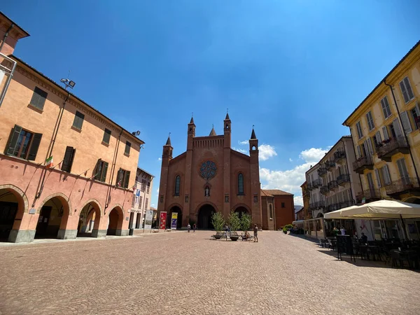 Alba Piemont Italien Lorenzo Platz Und Die Fassade Der Kathedrale — Stockfoto
