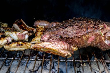 Izgarada et pişirmek iştah açıcı.