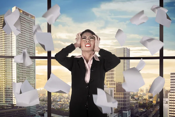 Asian businesswoman depressed in the office — Stock Photo, Image