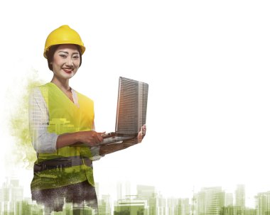 işkadını güvenlik yeleği laptop ile çalışma