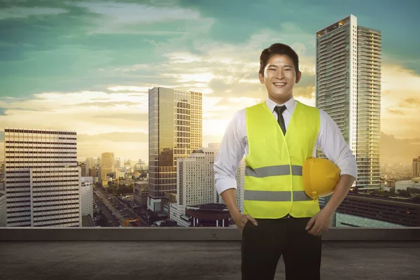 Asiatiska ingenjör bära Säkerhetsväst — Stockfoto