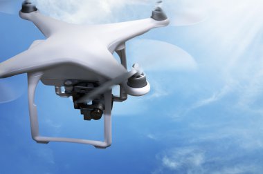 Küçük beyaz uçak uçan