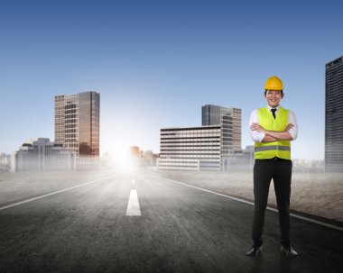 Emanet yelek poz içinde Asya adam