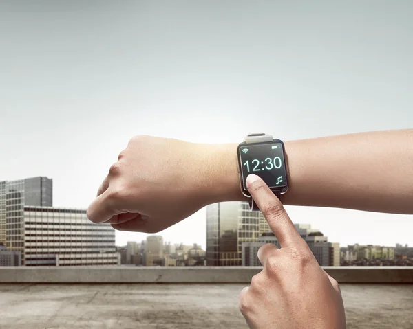 Kézi beállítás ideje a smartwatch — Stock Fotó
