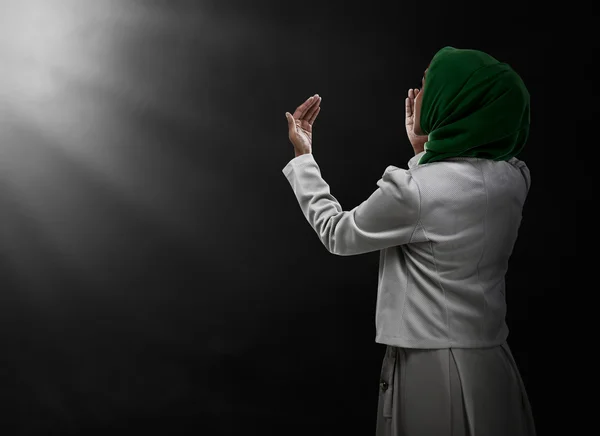 Back view of muslim woman praying — Stock Photo, Image