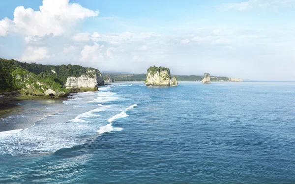 Playa rocosa en la isla sumba —  Fotos de Stock