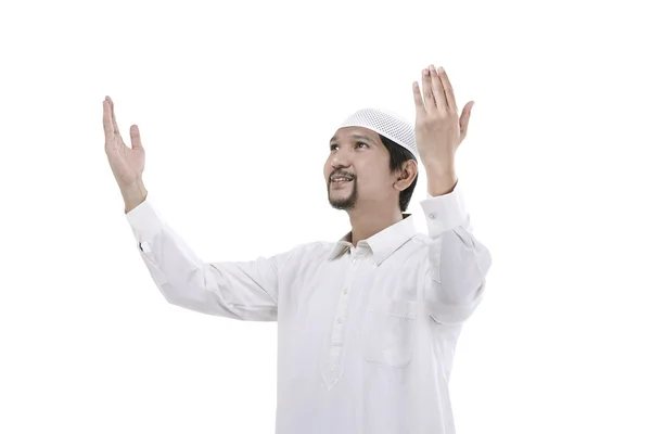 Молодий мусульманин молиться — стокове фото
