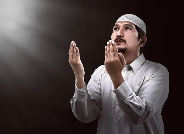 Image of young muslim man praying — Stock Photo, Image