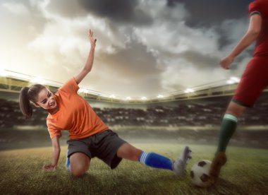 Top için mücadele futbolcu