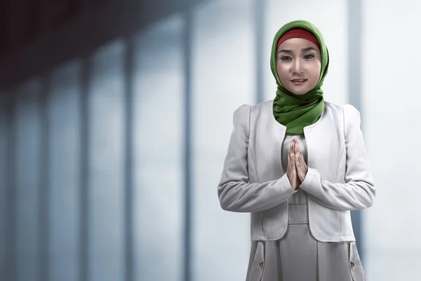 Asian muslim woman smiling — Stock Photo, Image