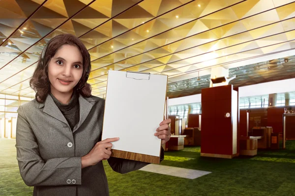 Customer service operator with empty paperboard — Stock Photo, Image