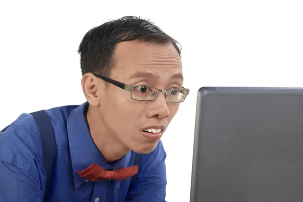 Nerd man using laptop — Stock Photo, Image