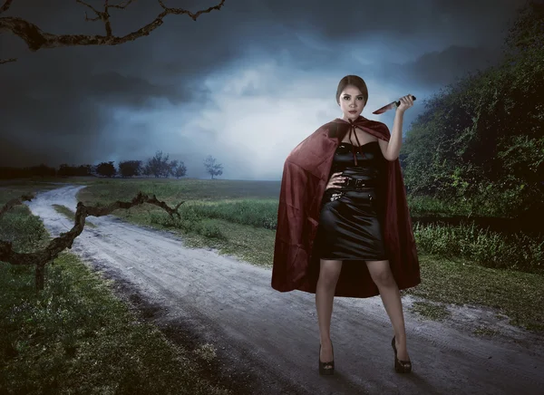 Asiático bruja mujer holding cuchillo —  Fotos de Stock