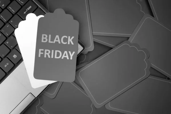 Stapel Des Weißen Und Schwarzen Etiketts Mit Black Friday Tag — Stockfoto
