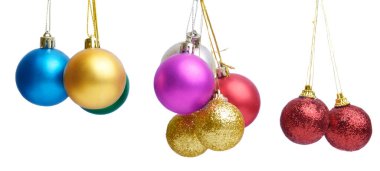 Beyaz arka planda izole edilmiş renkli Noel balosu