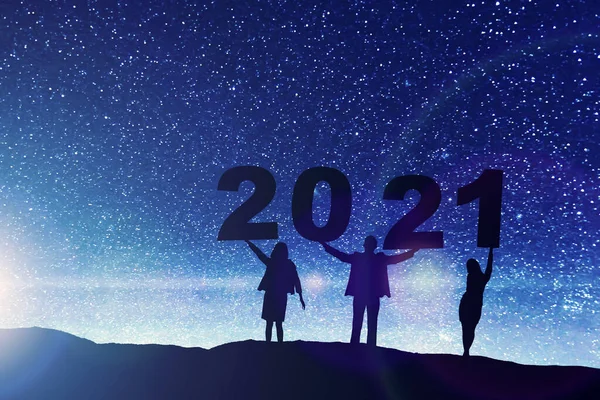 Silhueta Empresários Comemorando Ano Novo Feliz Ano Novo 2021 — Fotografia de Stock