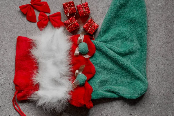 Рождественский Чулок Красочным Рождественским Орнаментом Полу — стоковое фото