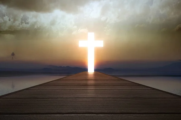 Christian Cross End Wooden Dock Sunlight Background — Fotografia de Stock