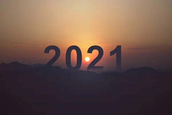Силуэт 2021 Года Фоне Восхода Солнца Новым 2021 Годом — стоковое фото