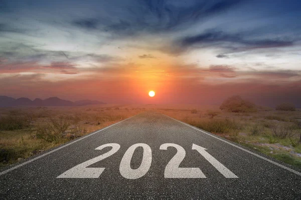 2021 Ulicy Wschodem Słońca Tle Nieba Szczęśliwego Nowego Roku 2021 — Zdjęcie stockowe