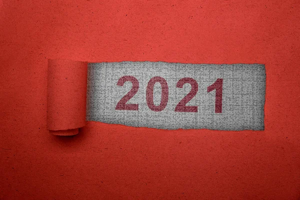 Una Carta Strappata Che Mostra 2021 Con Uno Sfondo Grigio — Foto Stock