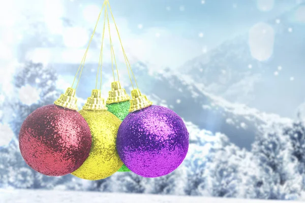 Красочный Рождественский Шар Висит Фоне Снега Счастливого Рождества — стоковое фото