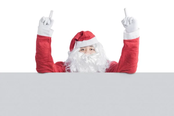 Asiatisk Mand Santa Kostume Viser Tom Bord Isoleret Hvid Baggrund - Stock-foto