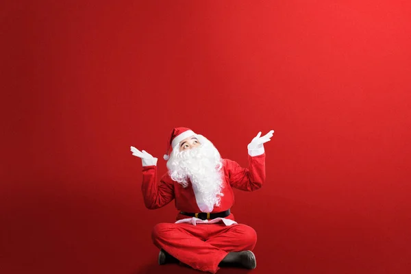 ชายเอเช ยในช ดซานต าทางเป นหล เมอร มาส — ภาพถ่ายสต็อก