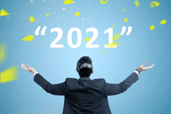 아시아 사업가가 2021 준비하는 2021 — 스톡 사진