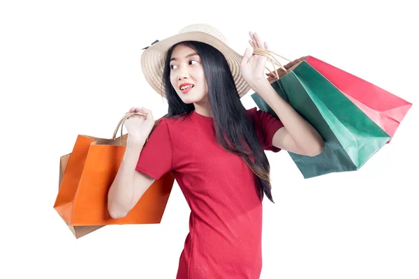 亚洲女人头戴礼帽 背着白色背景的购物袋 — 图库照片