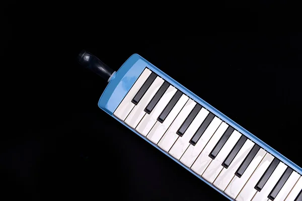 Pianica Blåsorgel Musikinstrument Med Svart Bakgrund — Stockfoto