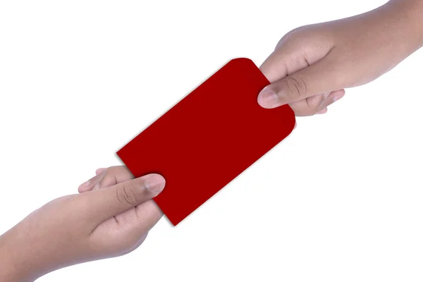 Mão Humana Dando Envelopes Vermelhos Angpao Isolados Sobre Fundo Branco — Fotografia de Stock