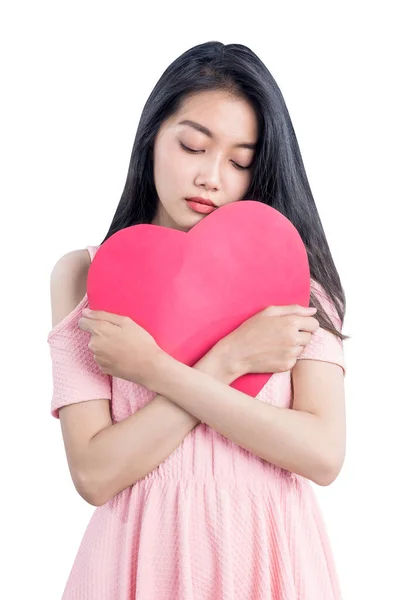 Mulher Asiática Segurando Coração Vermelho Com Expressão Triste Isolado Sobre — Fotografia de Stock