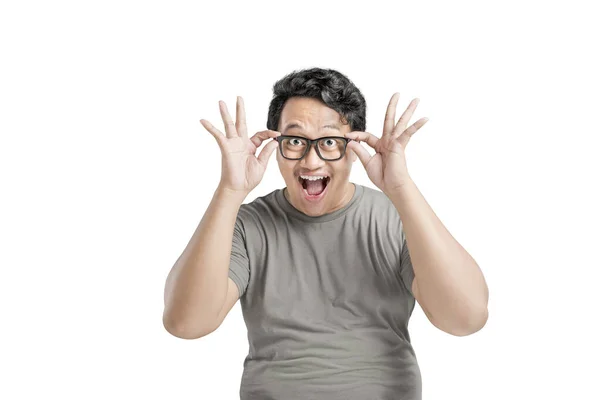 Ásia Homem Óculos Com Excitado Expressão Isolado Mais Branco Fundo — Fotografia de Stock