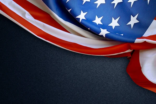 Amerikan Lippu Jolla Musta Tausta Heinäkuun Neljäs Konsepti — kuvapankkivalokuva
