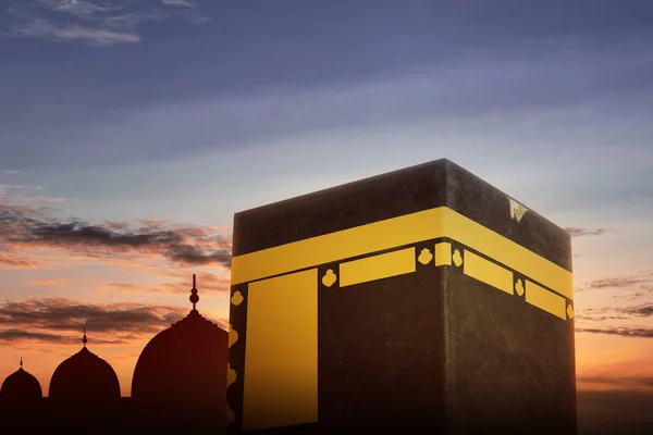 神圣的Kaaba 夕阳的天空背景 — 图库照片