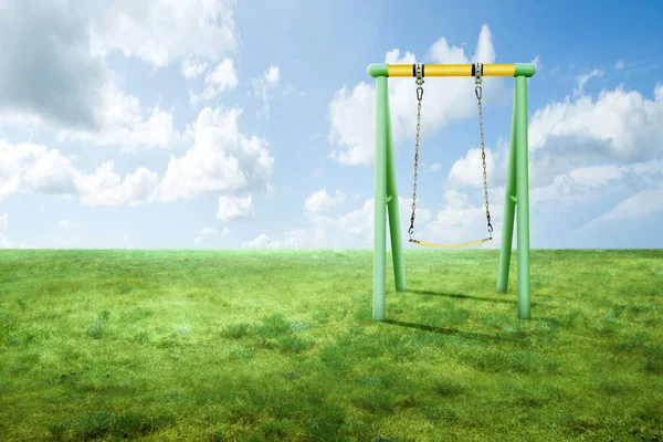 Swing Appeso Pilastro Ferro Sul Parco Giochi Con Sfondo Cielo — Foto Stock