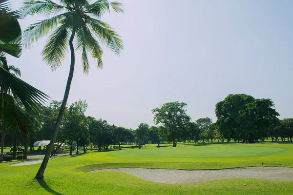 Terrain Golf Avec Fond Bleu Ciel — Photo