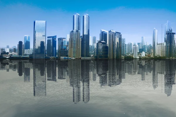 Damm Med Modern Byggnad Och Skyskrapor Med Blå Himmel Bakgrund — Stockfoto