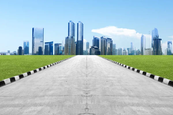 Camino Asfalto Con Edificio Moderno Rascacielos Centro Ciudad — Foto de Stock