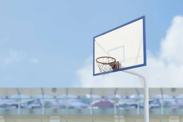 Close Zicht Basketbalring Met Blauwe Lucht Achtergrond — Stockfoto