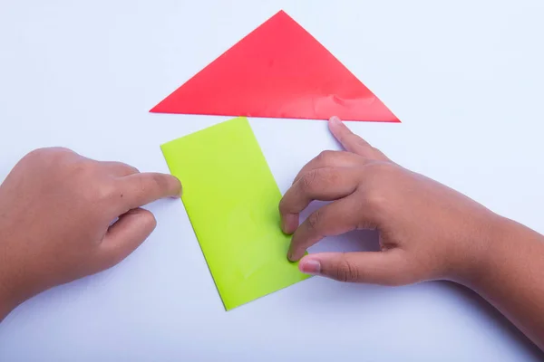 Mano Humana Plegando Papel Color Aislado Sobre Fondo Blanco — Foto de Stock