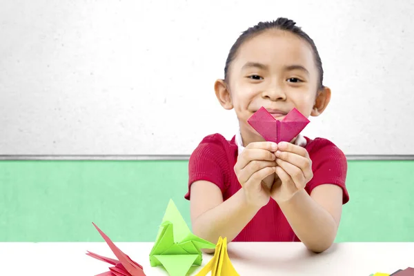 Asian Little Girl Showing Her Papercraft Classroom — Stock Photo, Image