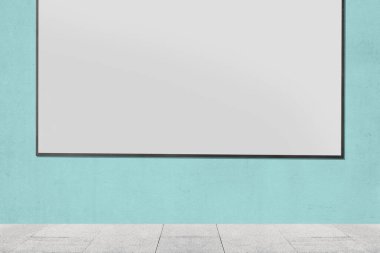 Renkli duvar arkaplanındaki beyaz tahta